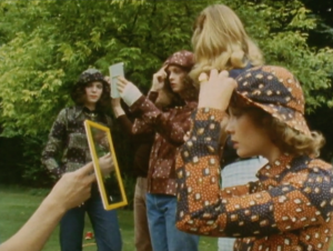 Aus der Ausstellung «Gazed and Confused»: Standbild aus Ways of Seeing (Episode 2, 1972) von Autor John Berger und Produzent Mike Dibb Ⓒ BBC