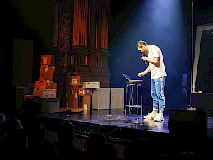 Laurin Buser präsentiert seine Highlights aus dem Endlos-Lockdown-Internet-Konsum ...
©Bilder: chicoartworks.com