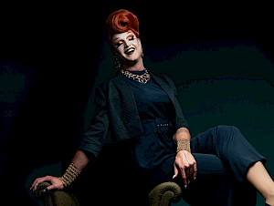 Drag Queens sind Künstler:innen, Performer:innen, Sänger:innen, Models, Makeup-Artist:innen. Und oft sind sie Diven. In ihren Performances steckt viel Arbeit, Professionalität und Humor.