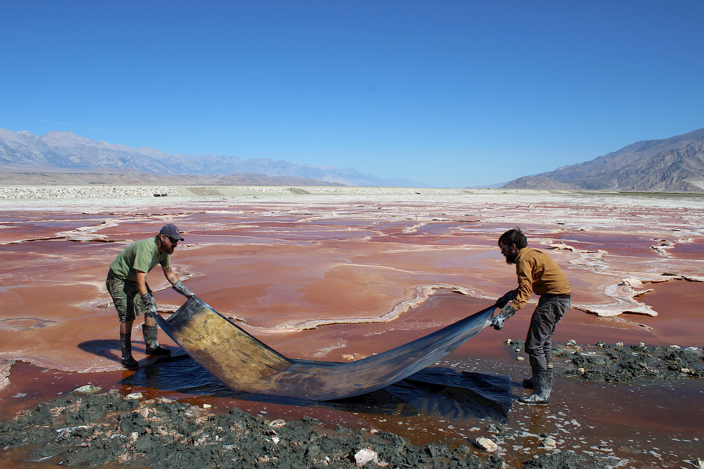 Mining Photography. The ecological footprint of image production
