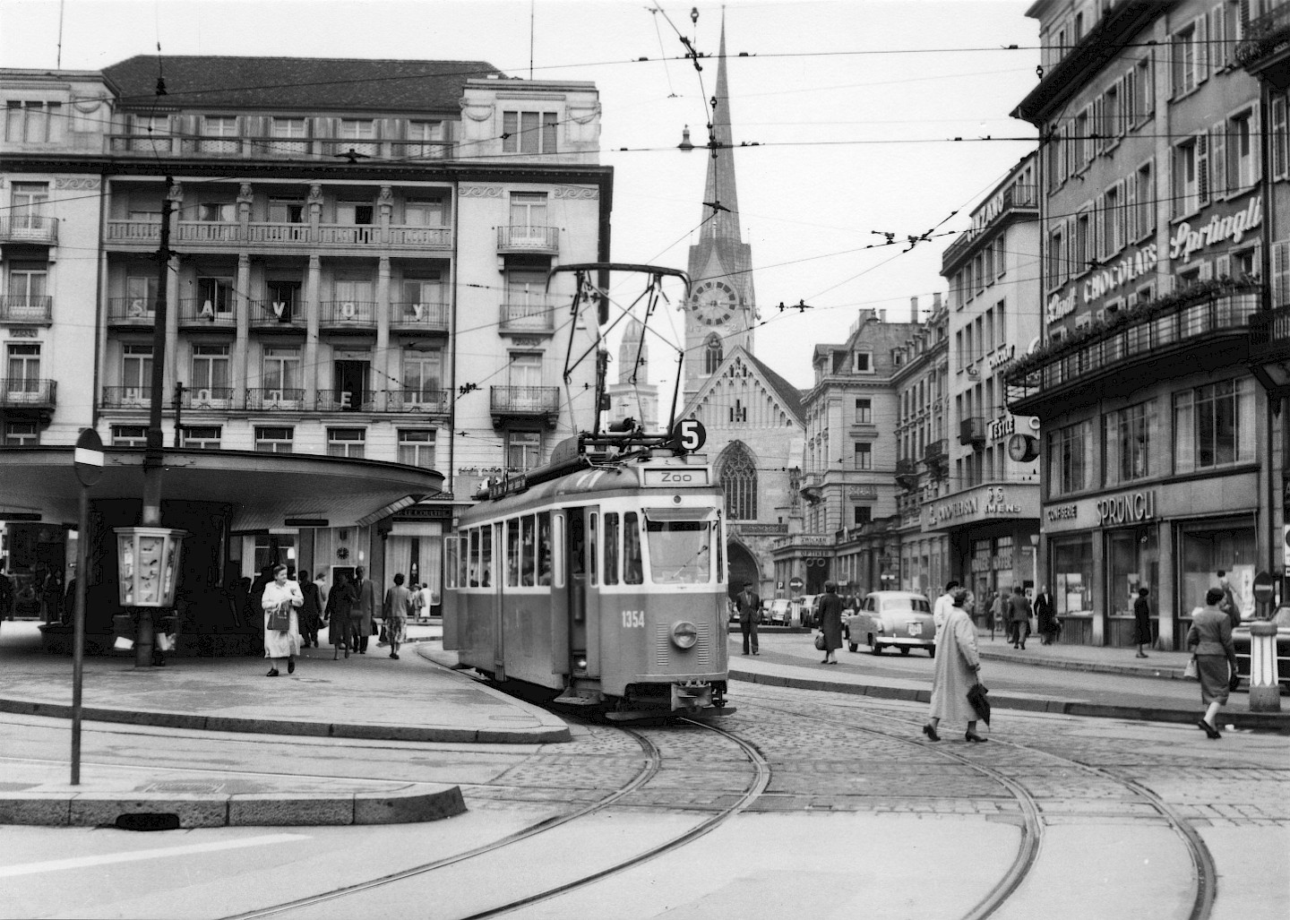 Z%c3%bcrich+in+den+50er-Jahren%3a+Ein+Tram+der+Linie+5+am+Paradeplatz