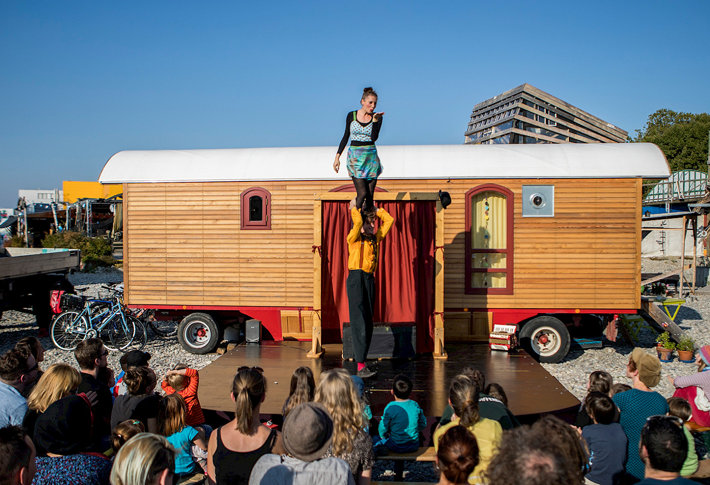 Tarkabarka travelling stage