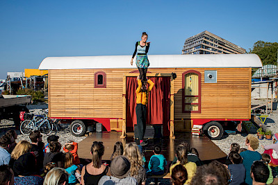 Tarkabarka travelling stage