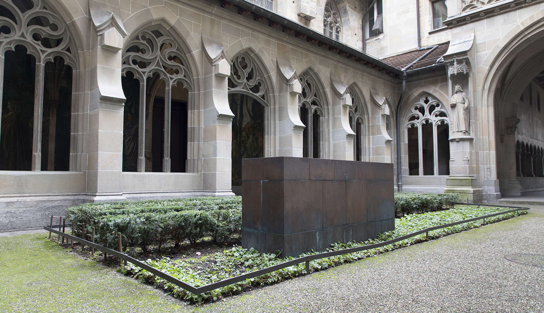 Das Denkmal für Katharina von Zimmern steht im Fraumünsterhof in Zürich.