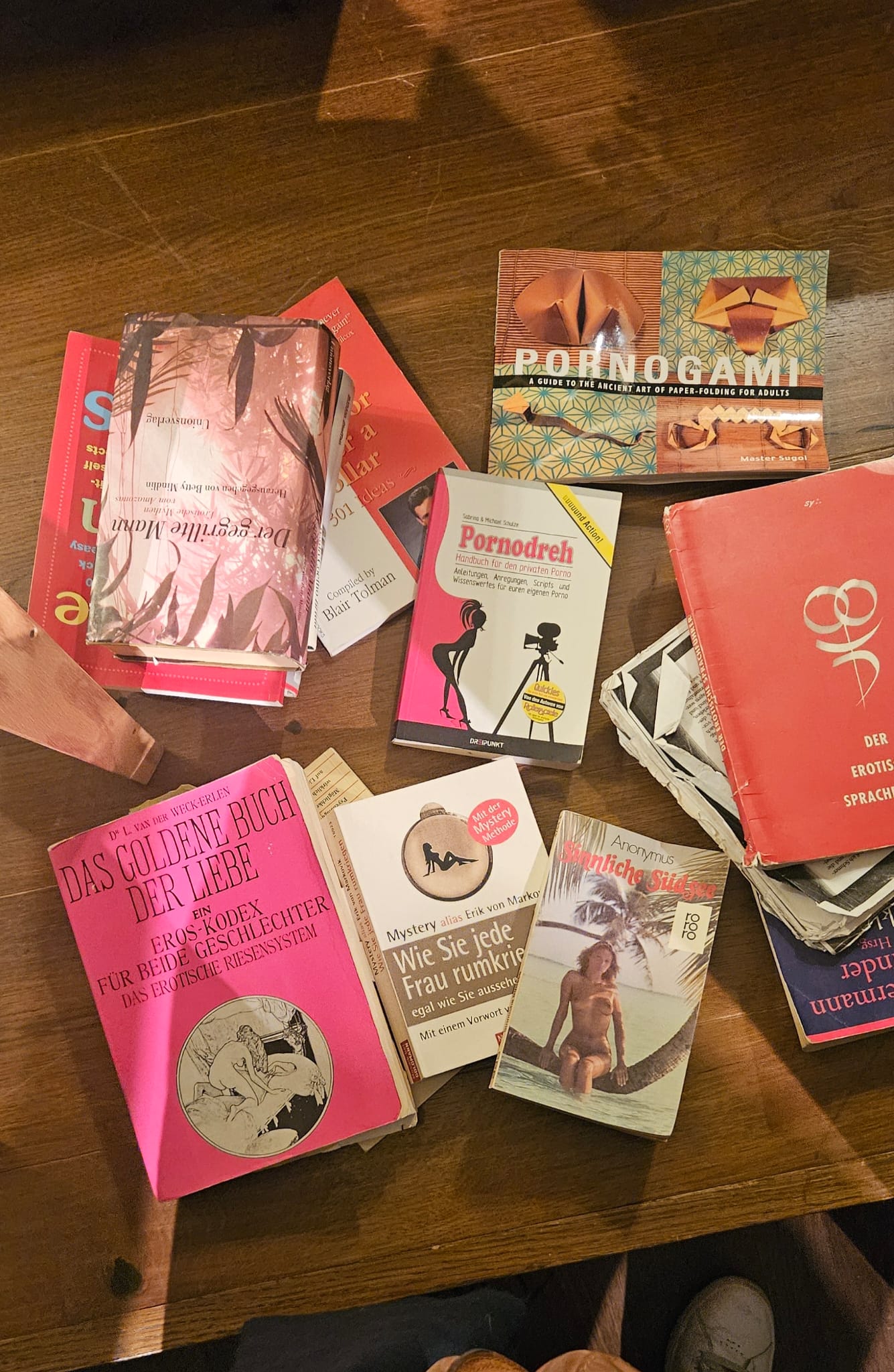 Die Bücher, die die Grundlage für den unterhaltsamen Abend bildeten.
