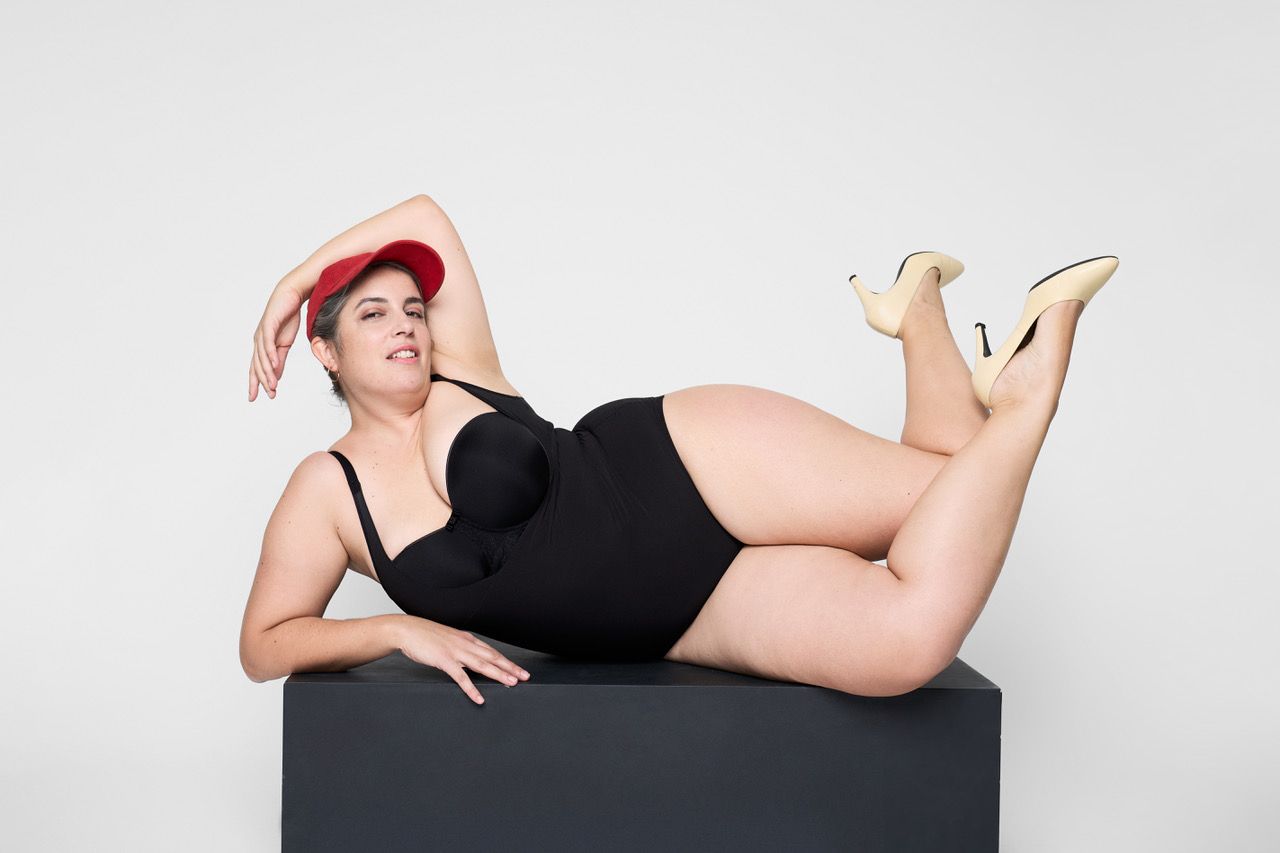 Die Tänzerin und Komikerin Eugénie Rebetez beschäftigt sich in ihrem neuen Stück mit der Frage, wie als Frau, Mutter und Künstlerin ein Comeback (auf die Bühne) gelingen kann. Foto: Andrea Zahler
