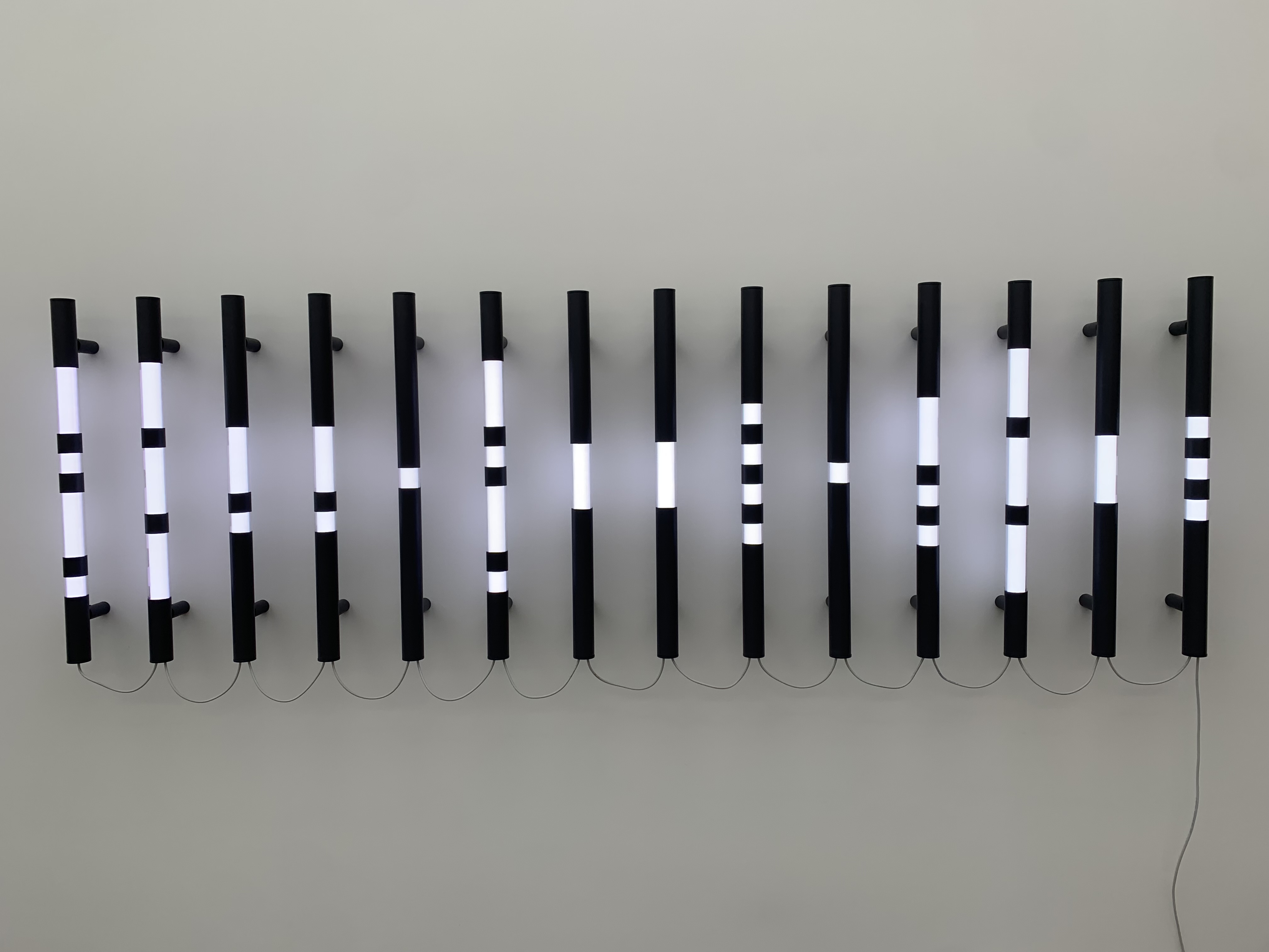«Connect the dots» – Brigitte Kowanz.