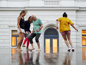 Mitmachen beim wöchentlichen open space tanz © Opernhaus Zürich