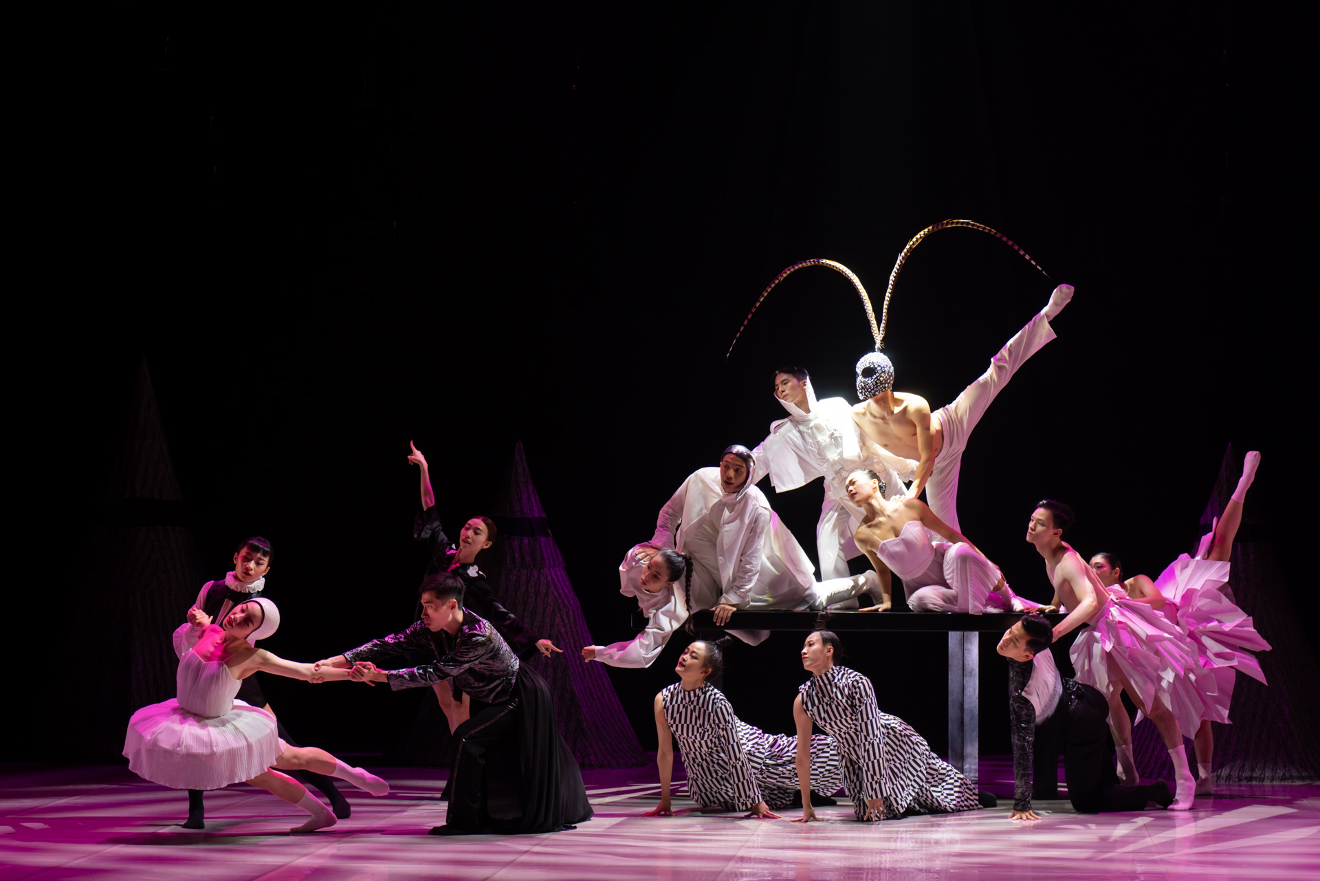Der taiwanesische Choreograf Po-Cheng Tsai bringt mit «Alice» viel Märchenfantasie nach Winterthur