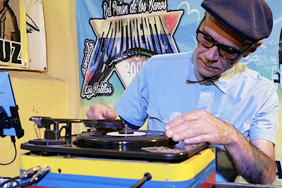 Buzz (Boss Hi-Fi)